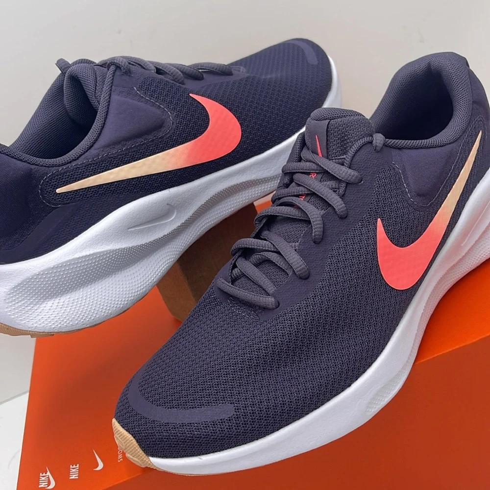 NIKE Men’s REVOLUTION 7
DK RAISIN/CRIMSON TINT-WHITE-HOT PUNCH
Style FB2208-500 - Picture 10 of 16